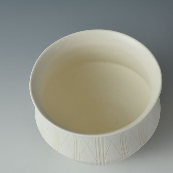YORI KI (White Porcelain Vase)
