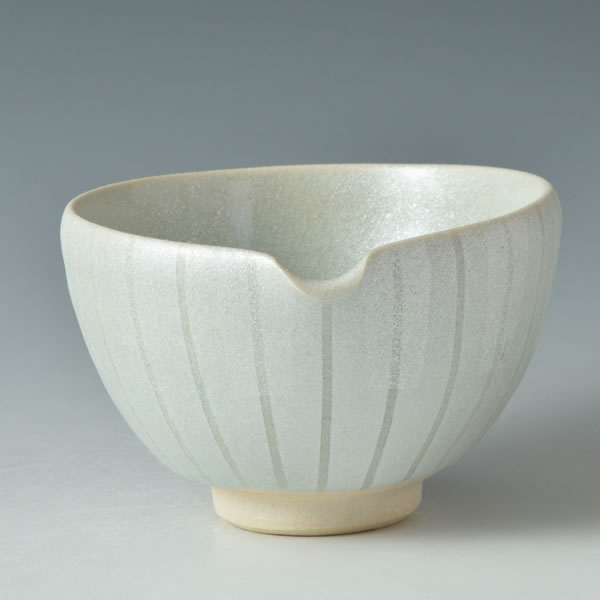 SHOSAI CHUKI (Spouted Bowl with Saltpeter glaze) Kyoto ware