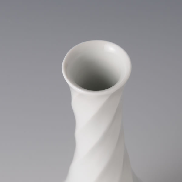 SEIHAKUJI RYUMON HANAIRE (White Porcelain Flower Vase with Current design with Pale Blue glaze) Kyoto ware