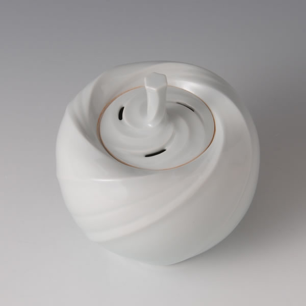SEIHAKUJI CHORYUMON KORO (White Porcelain Incense Burner in Sea Current design with Pale Blue glaze) Kyoto ware