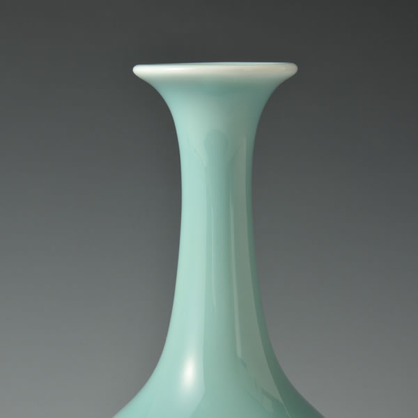 青磁ラッパ型花瓶