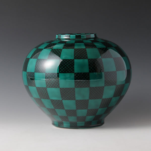 緑彩幾何文花瓶